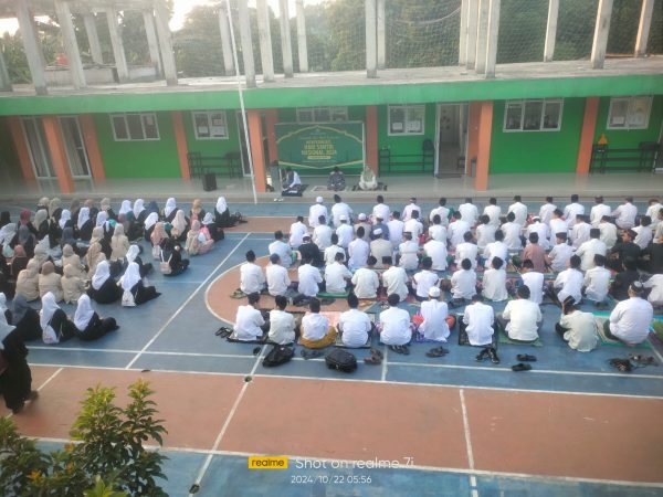 Meriahkan Hari Santri, SMK Lingga Kencana Gelar Istighosah dan Upacara